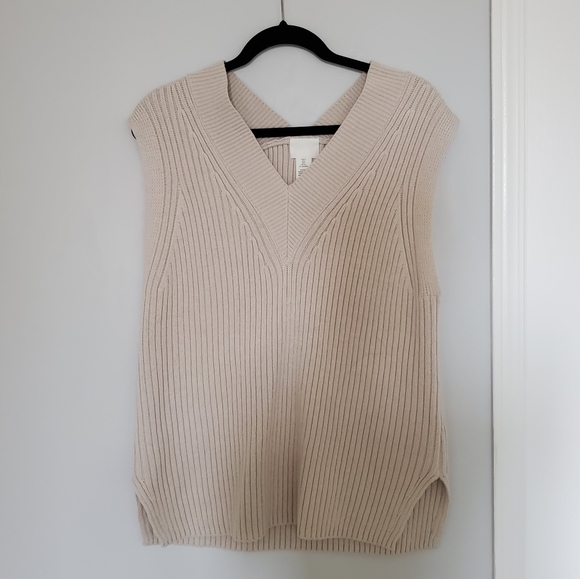 Ribbed Sweater Vest - Picture 2 of 3
